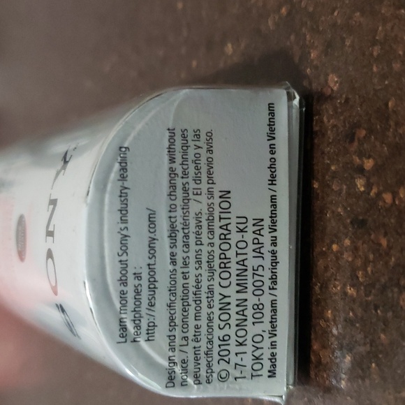 SONY Comfortable Fit Port Stereo Headphones Earbuds Noise Isolation.  White. - Picture 3 of 3